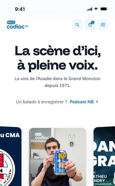 L’accueil du site Codiac 93.5 FM : la scène d’ici, à pleine voix, et le coverflow des émissions.